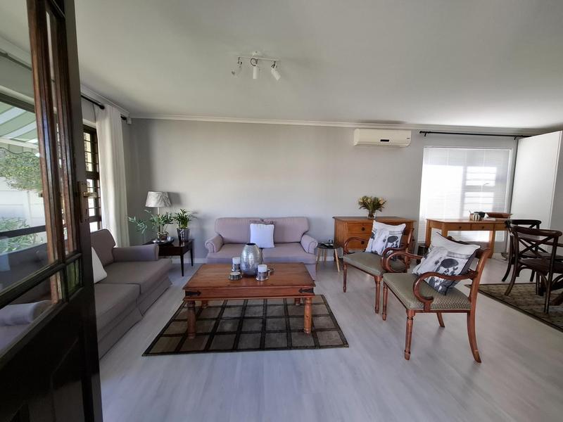 To Let 3 Bedroom Property for Rent in Land and Zeezicht Western Cape